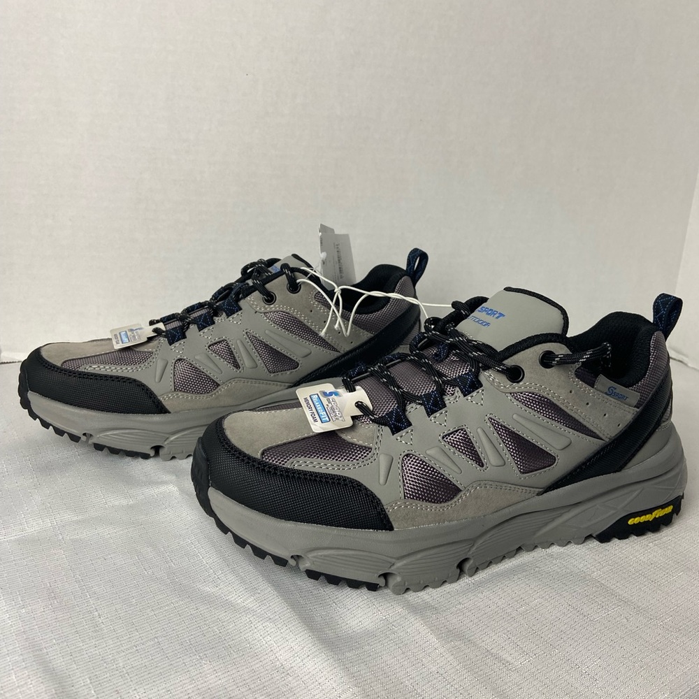 Sketchers relax, fit memory foam black and gray men’s sz 7 Goodyear rubber soles